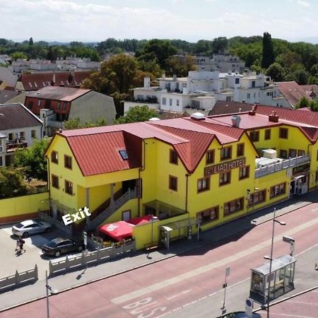 Mr.Liao Hotel Himberg Extérieur photo
