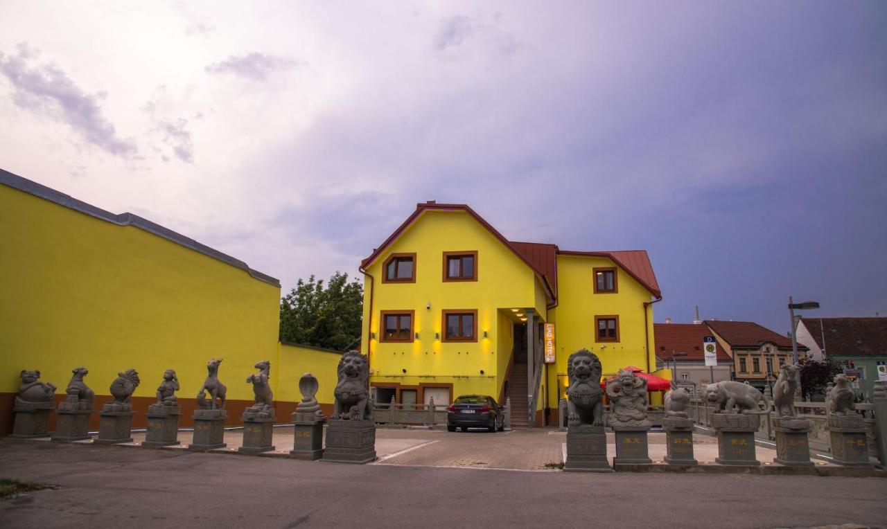 Mr.Liao Hotel Himberg Extérieur photo