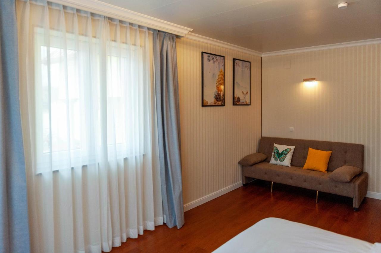 Mr.Liao Hotel Himberg Extérieur photo