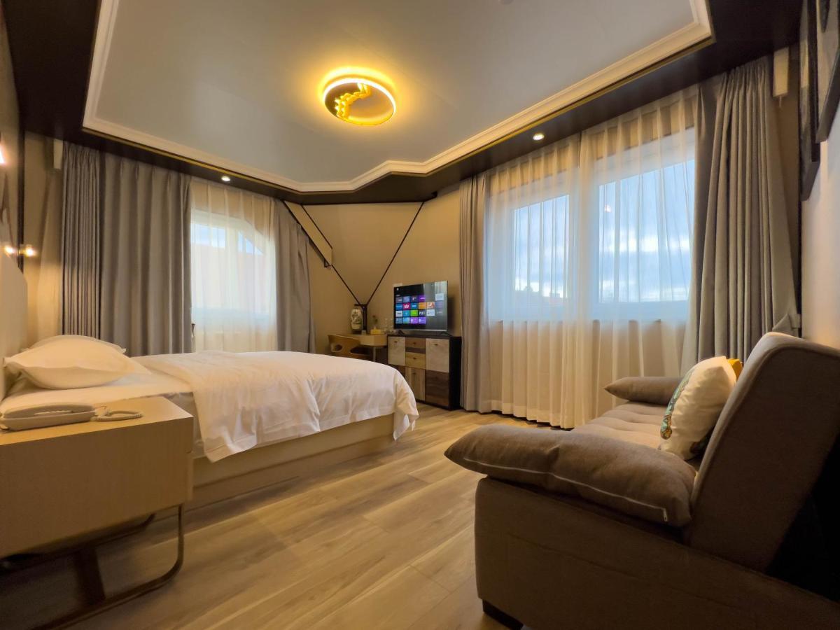 Mr.Liao Hotel Himberg Extérieur photo
