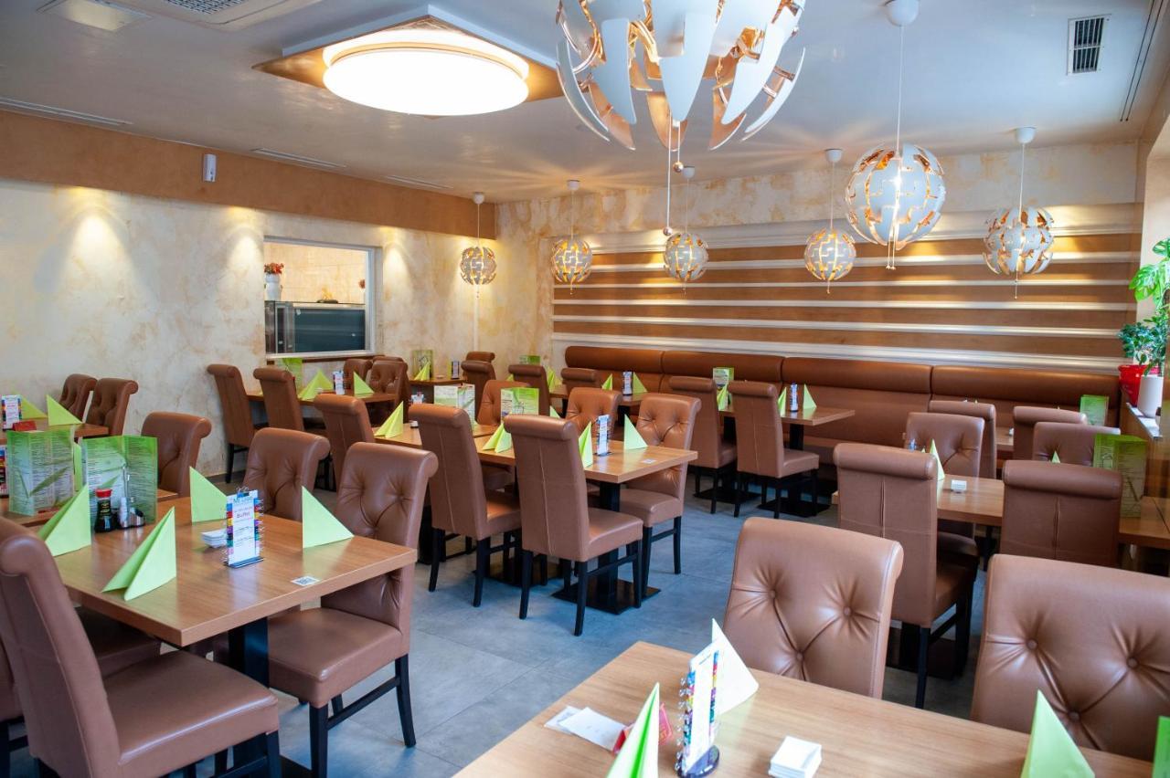 Mr.Liao Hotel Himberg Extérieur photo