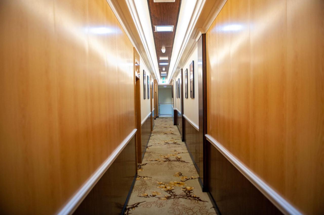 Mr.Liao Hotel Himberg Extérieur photo