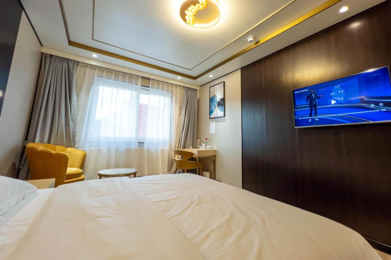 Mr.Liao Hotel Himberg Extérieur photo