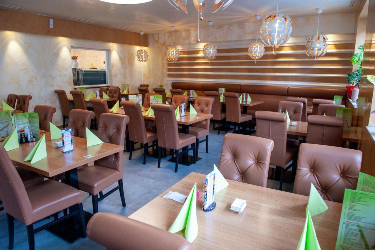 Mr.Liao Hotel Himberg Extérieur photo