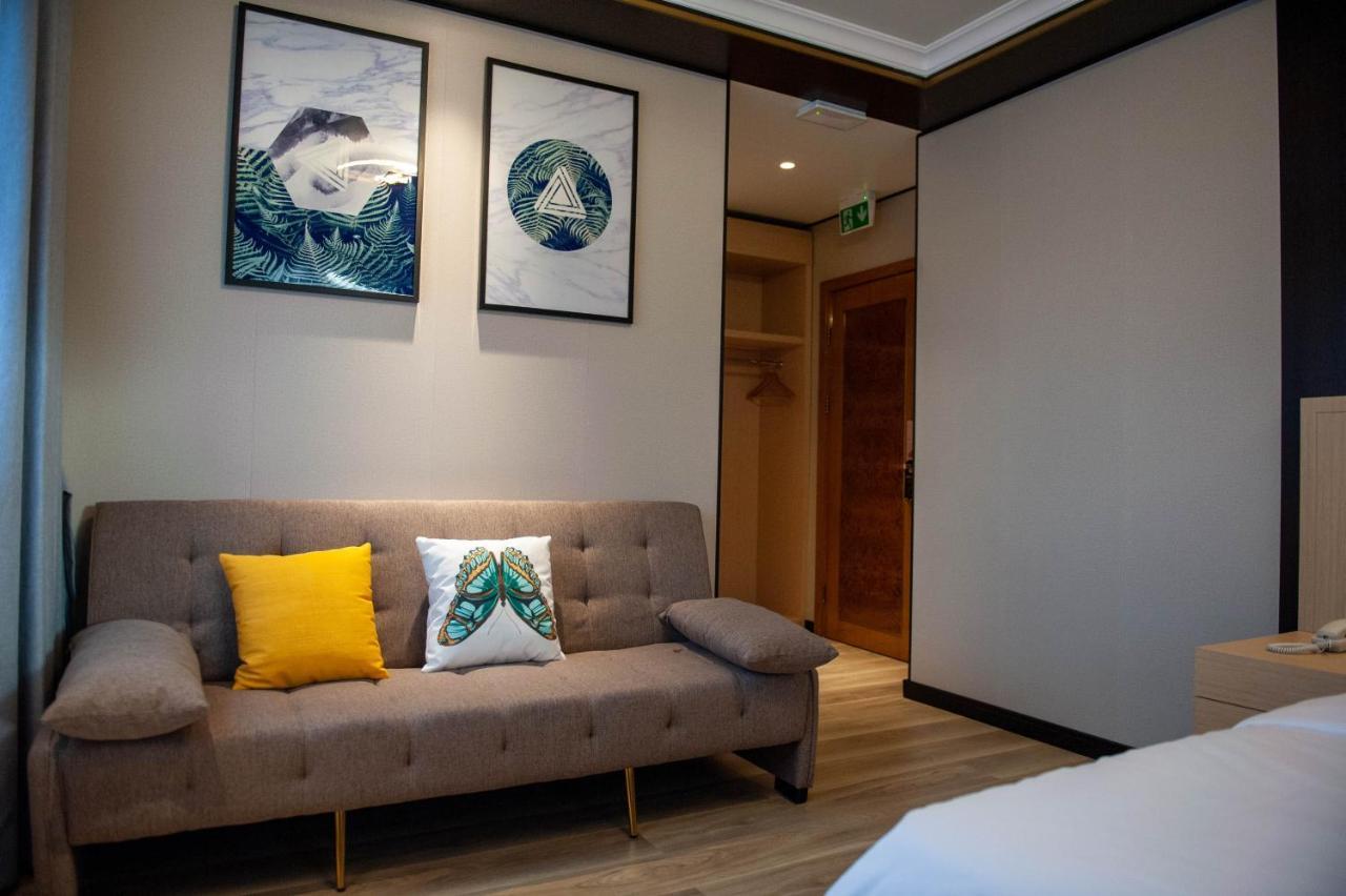 Mr.Liao Hotel Himberg Extérieur photo